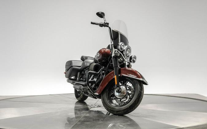 2018 HARLEY-DAVIDSON FLHC HERITAGE CLASSIC in Twisted Cherry