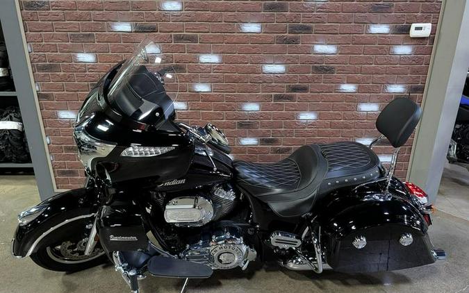 2019 Indian Motorcycle® Roadmaster® Icon Series Dirt Track Smoke/Thunder Black Smoke
