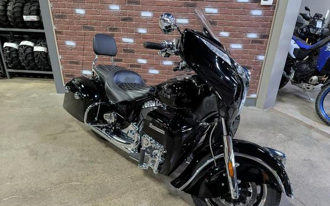 2019 Indian Motorcycle® Roadmaster® Icon Series Dirt Track Smoke/Thunder Black Smoke