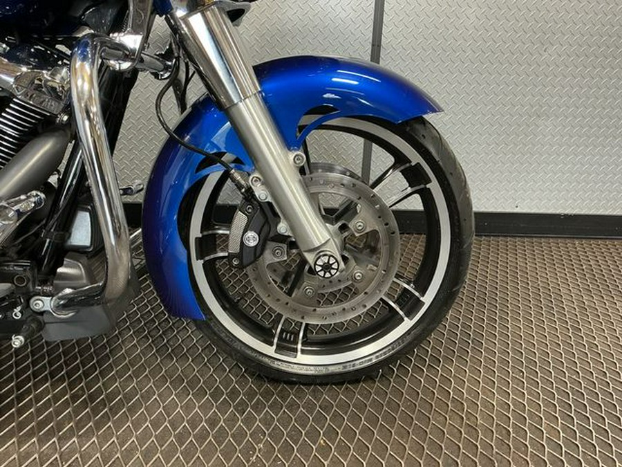 2017 Harley-Davidson Road Glide Base