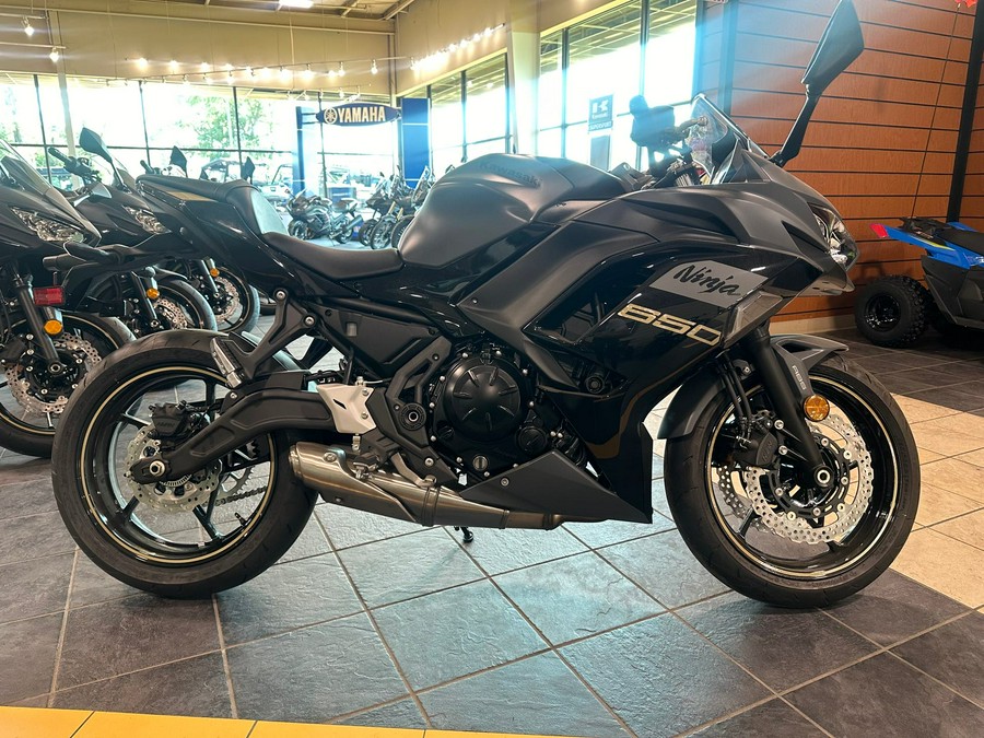 2024 Kawasaki EX650PRFAN