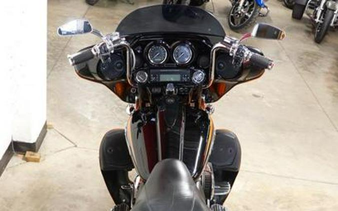 2011 Harley-Davidson® FLHXSE2 - CVO™ Street Glide®