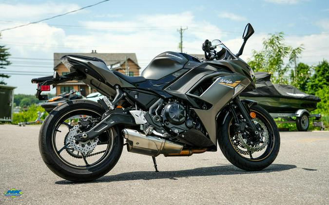 2023 Kawasaki Ninja® 650 Metallic Matte Graphenesteel Gray/Ebony