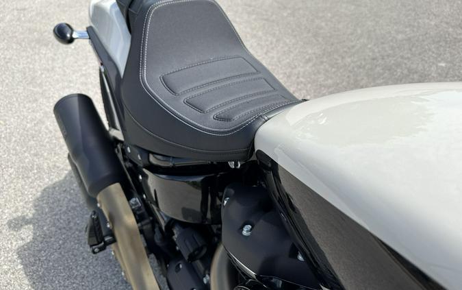2022 Harley-Davidson® Fat Bob® 114 White Sand Pearl