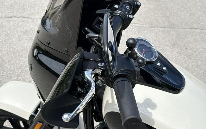 2022 Harley-Davidson® Fat Bob® 114 White Sand Pearl
