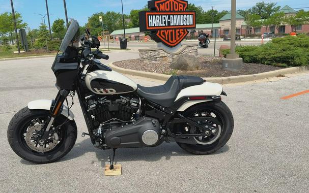 2022 Harley-Davidson® Fat Bob® 114 White Sand Pearl