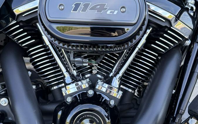 2022 Harley-Davidson® Road King® Special Vivid Black