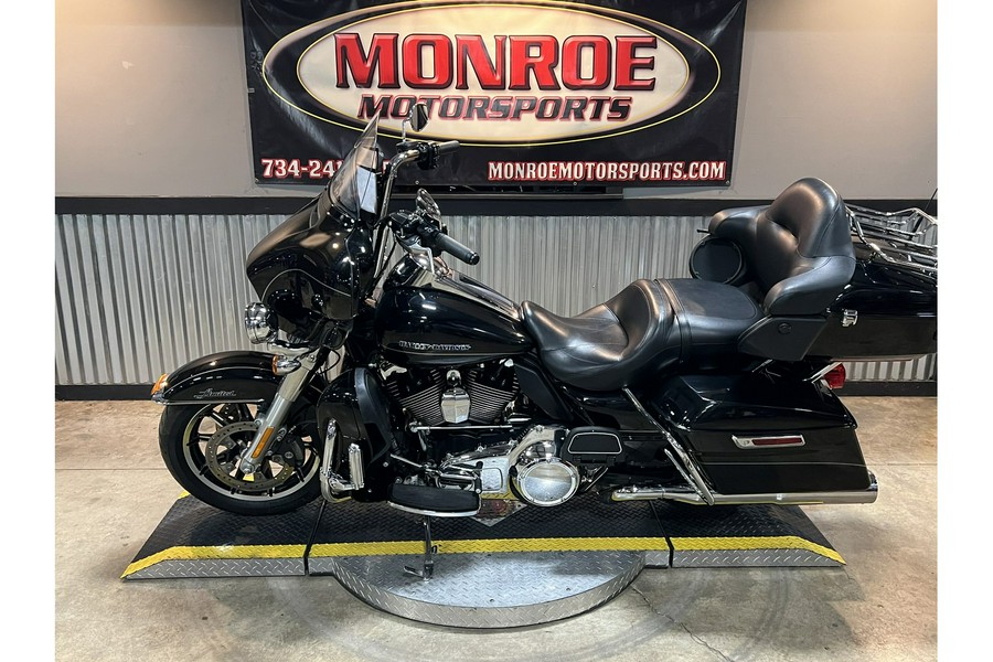 2016 Harley-Davidson® FLHTK