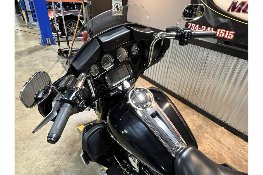 2016 Harley-Davidson® FLHTK