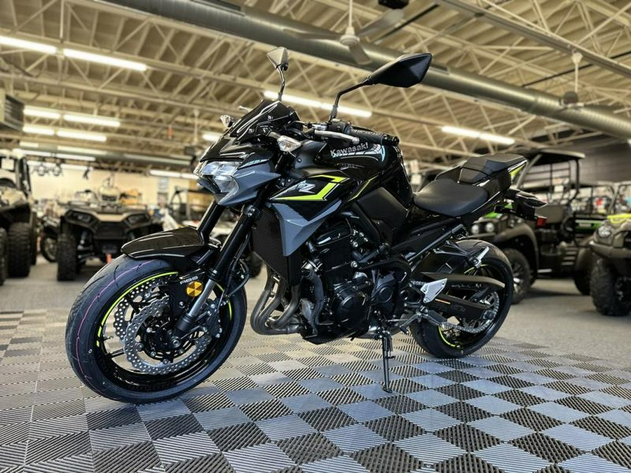 2024 Kawasaki Z900 ABS Metallic Spark Black/Metallic Matte Dark Gray