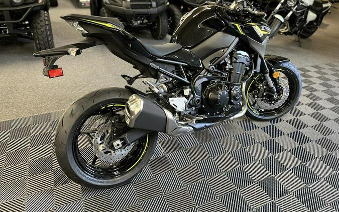 2024 Kawasaki Z900 ABS Metallic Spark Black/Metallic Matte Dark Gray