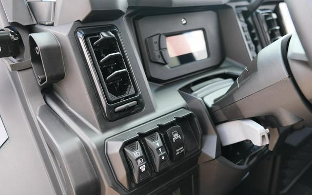 2026 CAN-AM DEFENDER MAX LIMITED CAB HD11