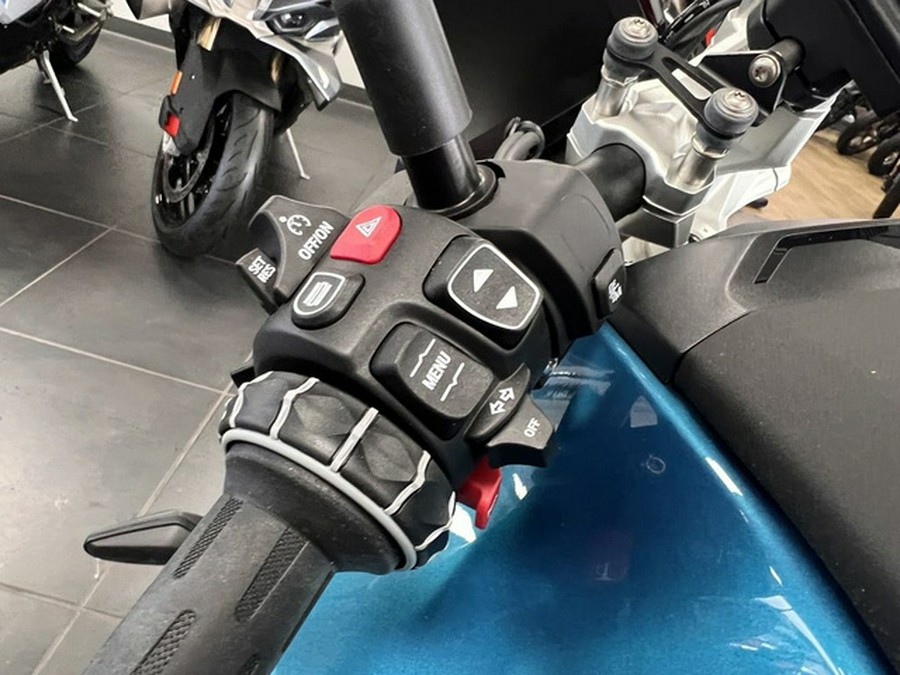 2026 BMW R 1300 R Snapper Rocks Blue 1300 R