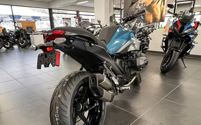 2026 BMW R 1300 R Snapper Rocks Blue 1300 R