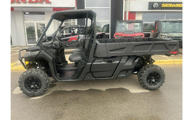 2026 Can-Am SSV DEF PRO XT 64 HD10 BK 26