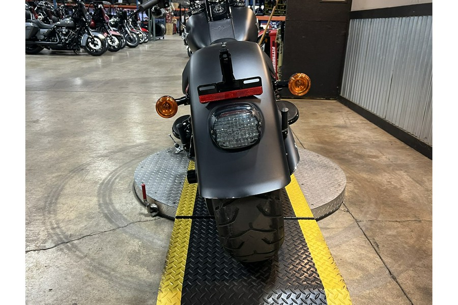 2016 Harley-Davidson® FLSTFBS