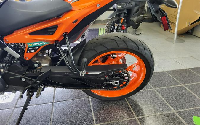 2022 KTM Duke 890 GP