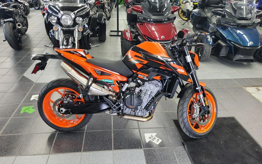 2022 KTM Duke 890 GP