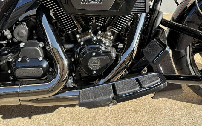 2025 Harley-Davidson® CVO™ Street Glide™ POISON BERY FDE