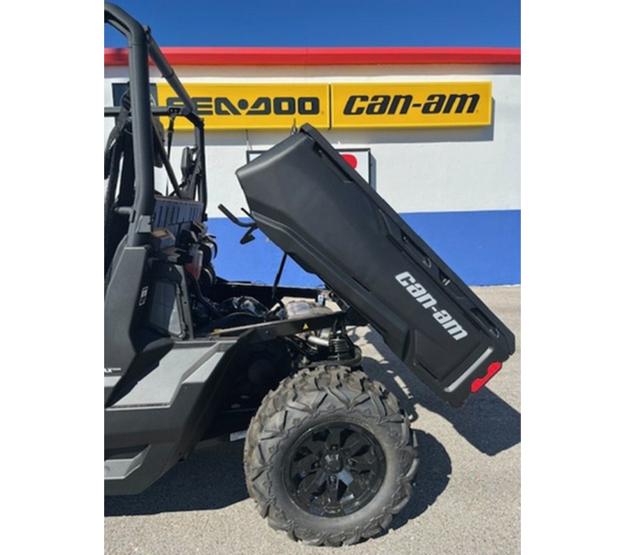 2025 Can-Am Defender DPS HD7 Compass Green