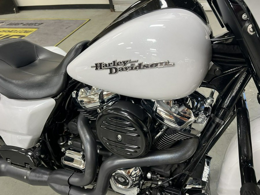 2017 Harley-Davidson FLHXS - Street Glide Special