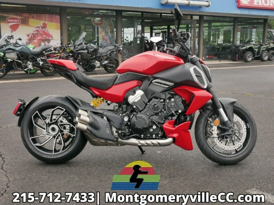 2026 Ducati Diavel V4 Red