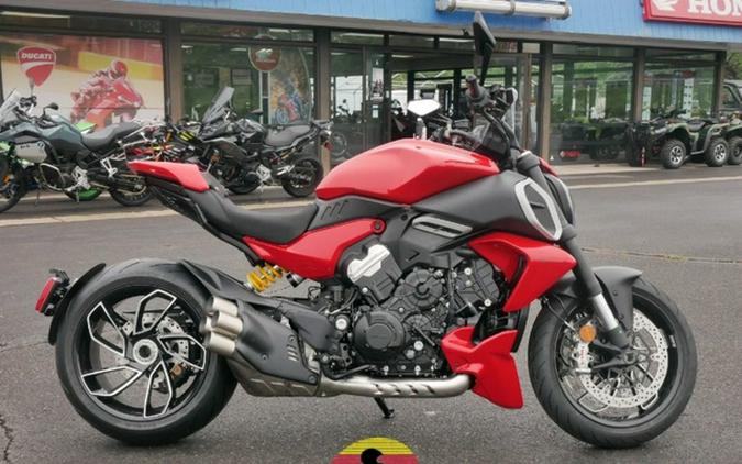 2026 Ducati Diavel V4 Red