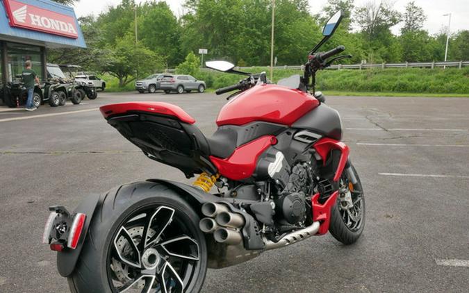 2026 Ducati Diavel V4 Red