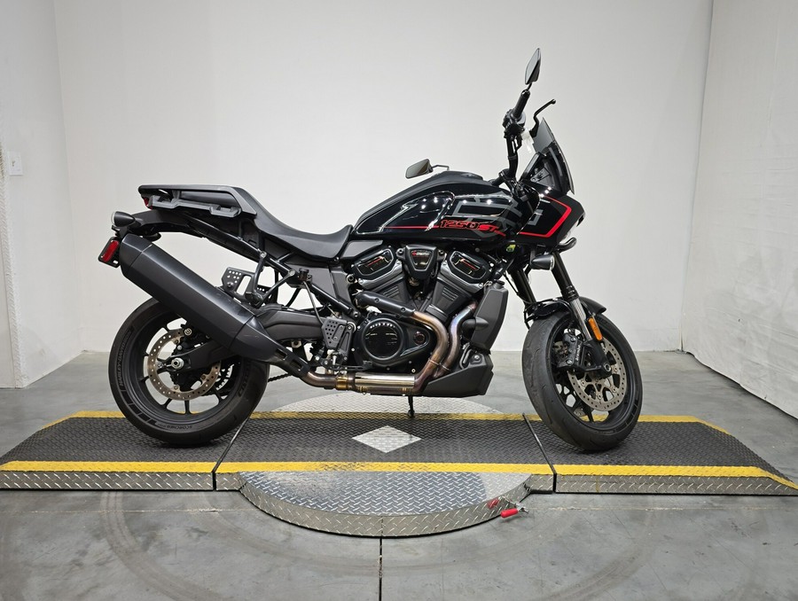 RA1250ST 2025 Pan America® 1250 ST