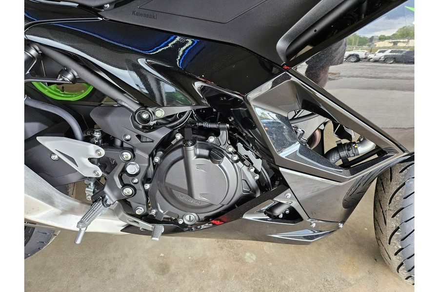 2024 Kawasaki Ninja® 500 Base