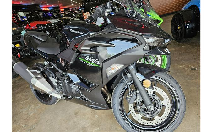 2024 Kawasaki Ninja® 500 Base