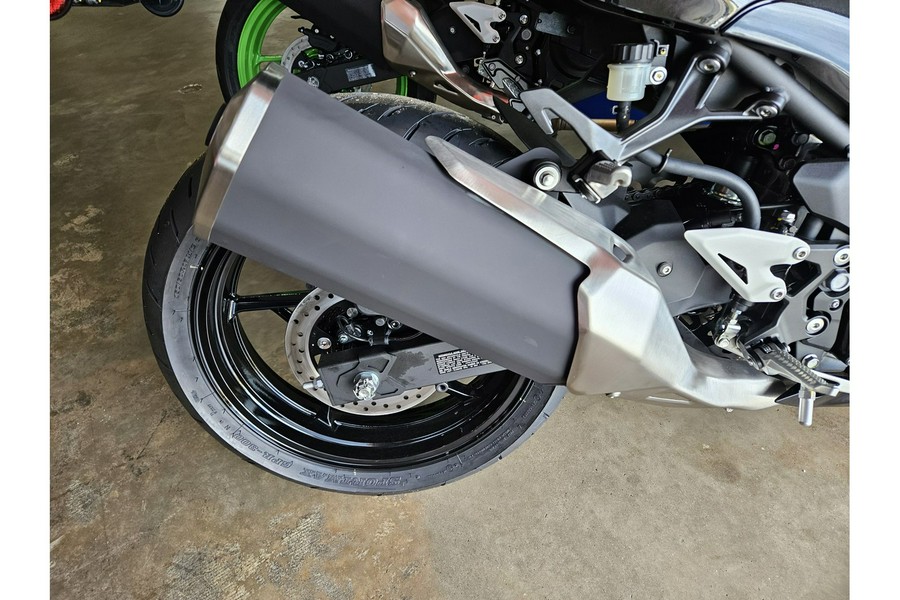 2024 Kawasaki Ninja® 500 Base