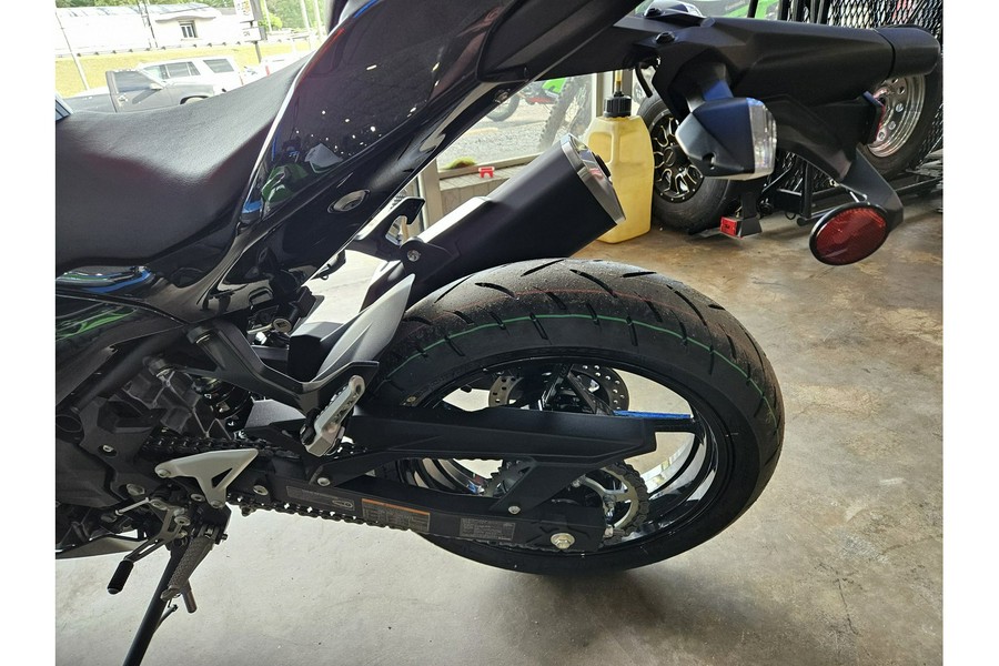 2024 Kawasaki Ninja® 500 Base