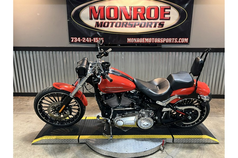 2017 Harley-Davidson® FXSB