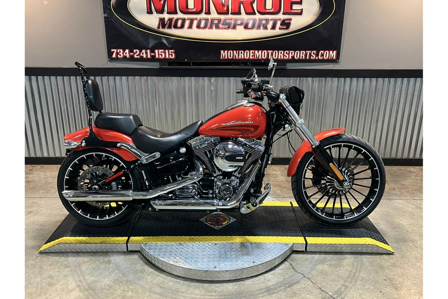 2017 Harley-Davidson® FXSB