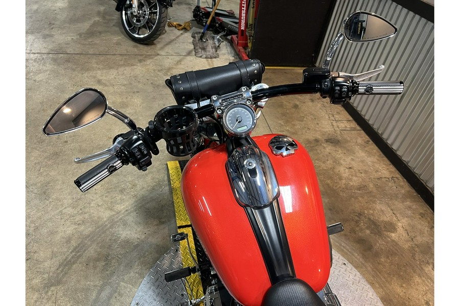 2017 Harley-Davidson® FXSB