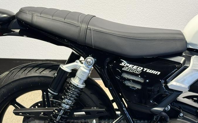 2026 Triumph Speed Twin 900 Pure White/Maui Blue/Tangerine Orange