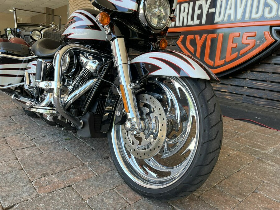 2017 FLHXS Street Glide Special