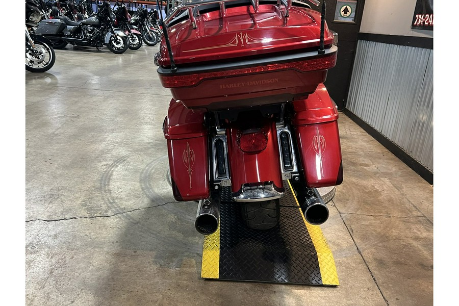 2018 Harley-Davidson® FLHTK