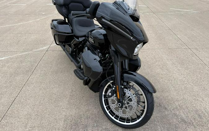 2026 Harley-Davidson® Street Glide® Vivid Black Black Trim