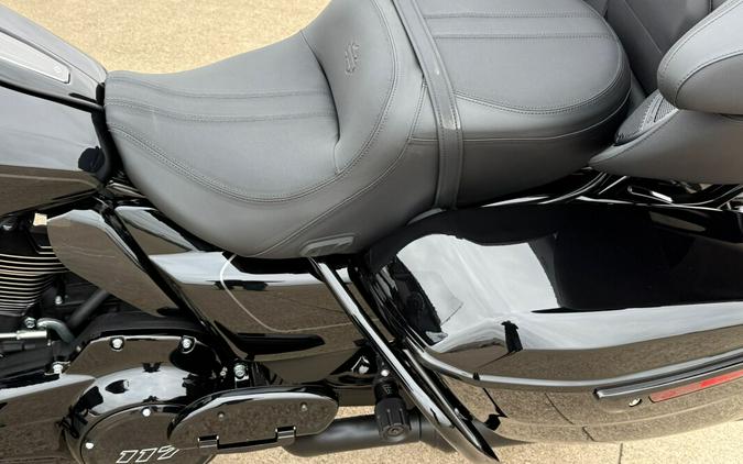 2026 Harley-Davidson® Street Glide® Vivid Black Black Trim