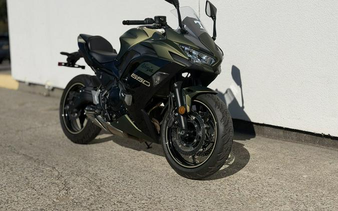 2024 Kawasaki Ninja 650 ABS Metallic Covert Green/Metallic Spark Black