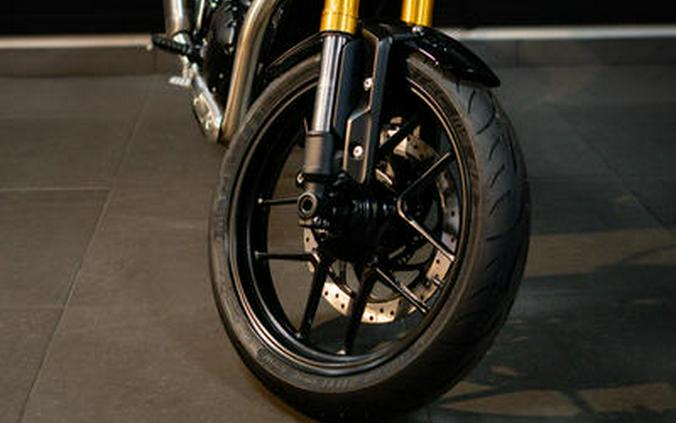 2026 Triumph Speed 400 Pearl Metallic White/Phantom Black