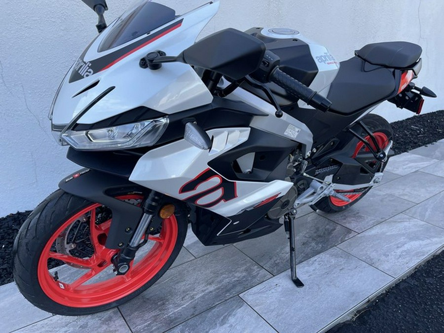 2025 Aprilia RS 457 OPALESCENT LIGHT