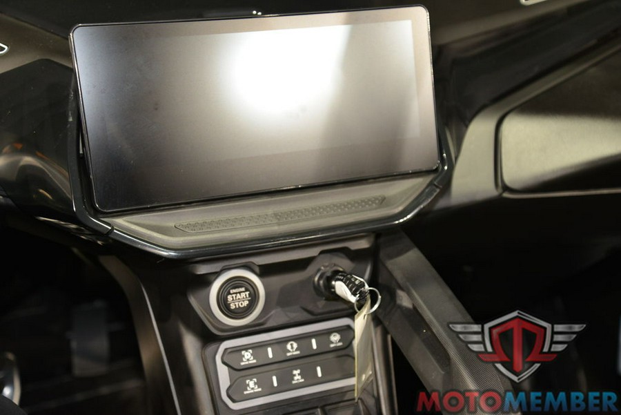 2025 Can-Am Maverick R X rs