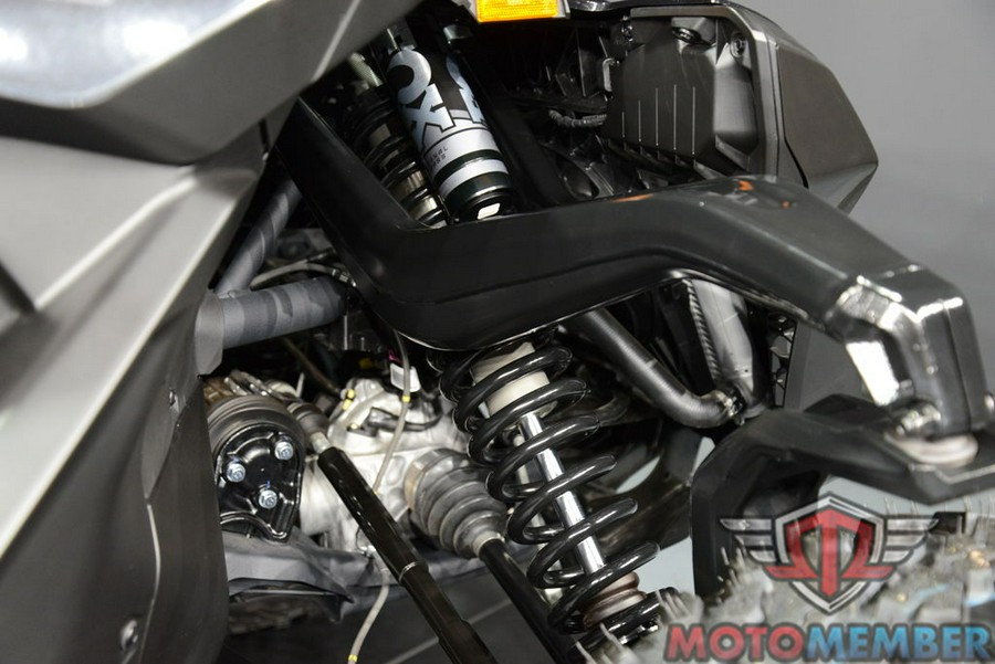 2025 Can-Am Maverick R X rs