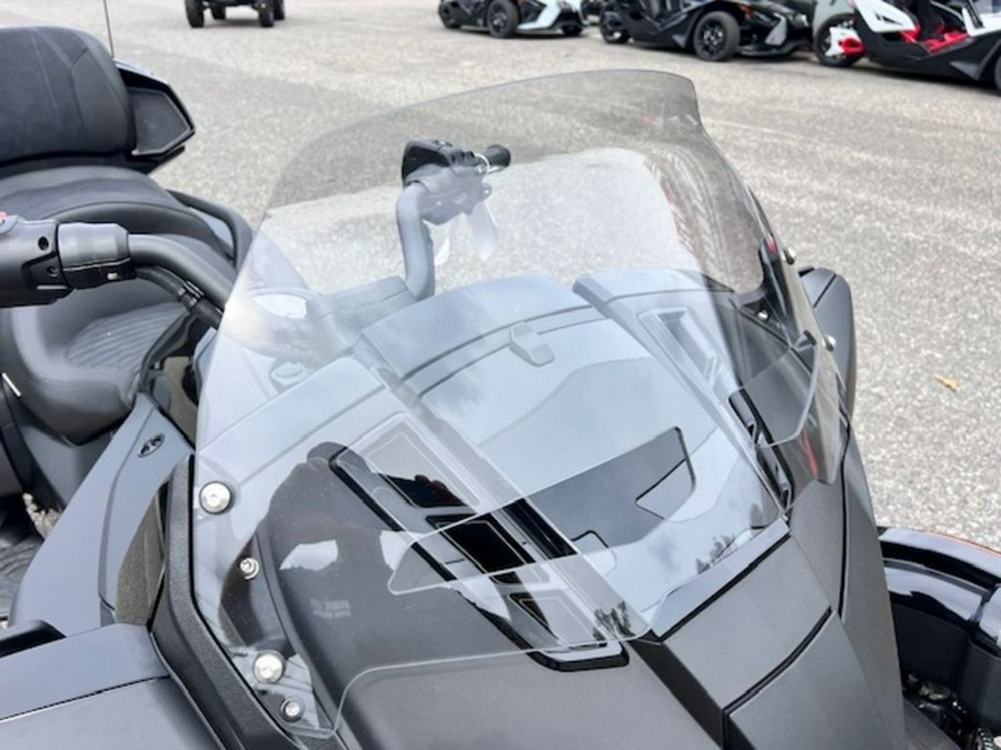 2024 Can-Am® Spyder F3 Limited Dark Wheels