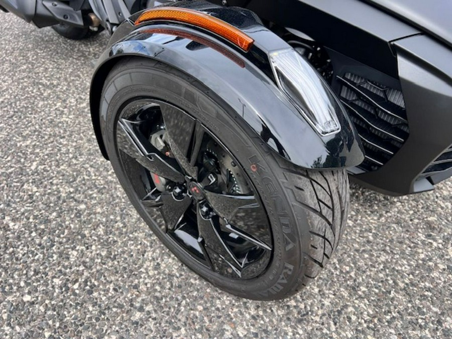 2024 Can-Am® Spyder F3 Limited Dark Wheels