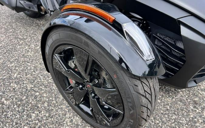 2024 Can-Am® Spyder F3 Limited Dark Wheels