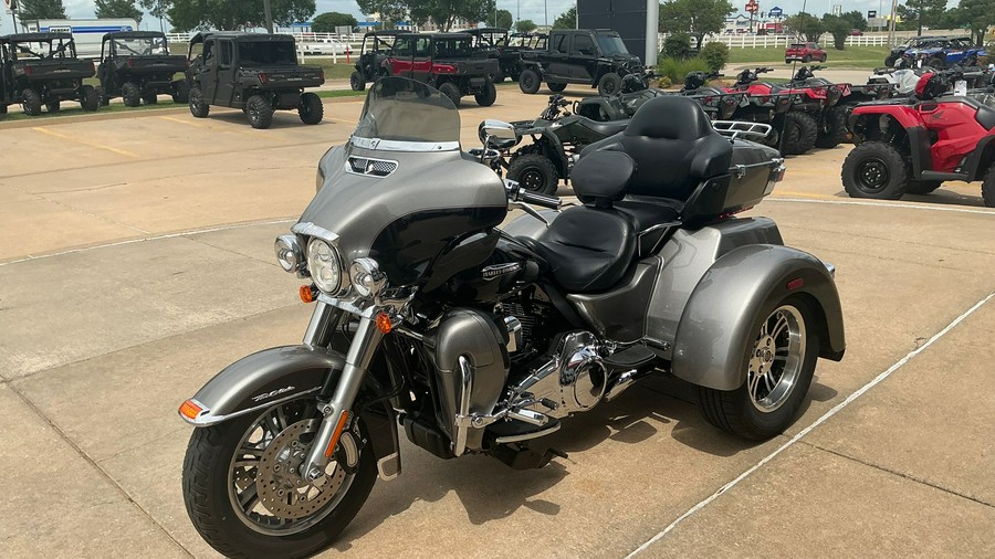 2016 Harley-Davidson® TRI GLIDE ULTRA CLASSIC
